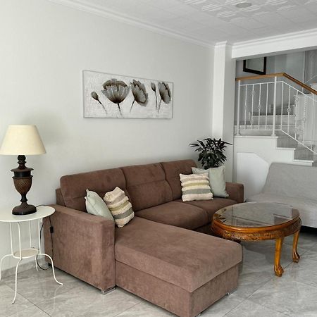Seaside Serenity Villa Larnaca Exterior photo