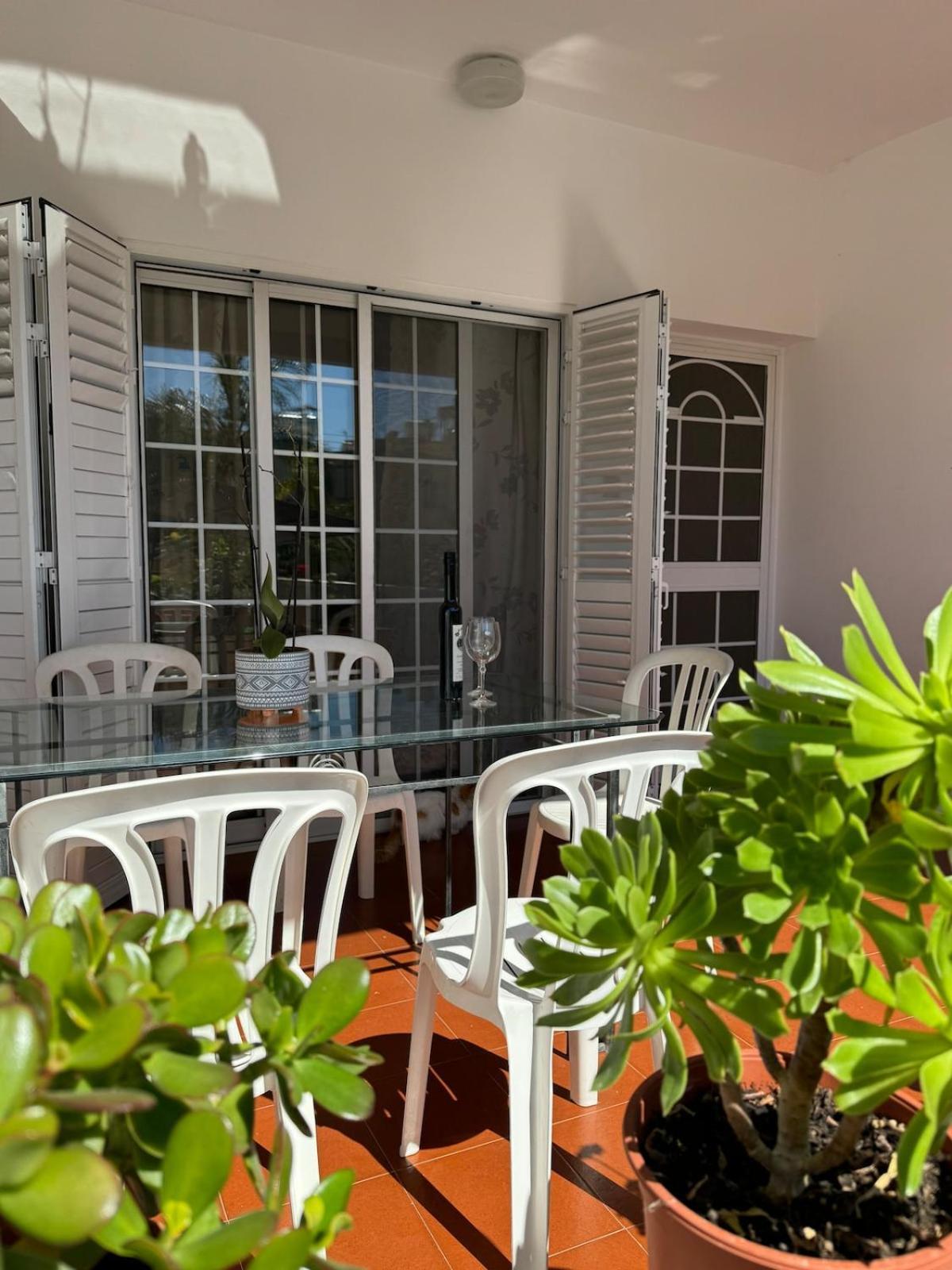 Seaside Serenity Villa Larnaca Exterior photo