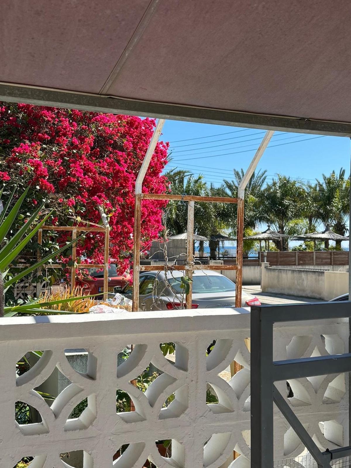 Seaside Serenity Villa Larnaca Exterior photo